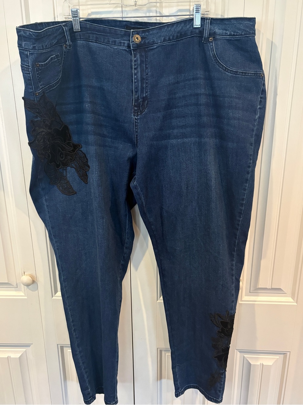 Ashely Stewart black floral embroidered jeans size 30